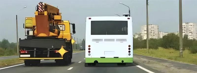 Question 121: Must the bus driver yield to the truck?